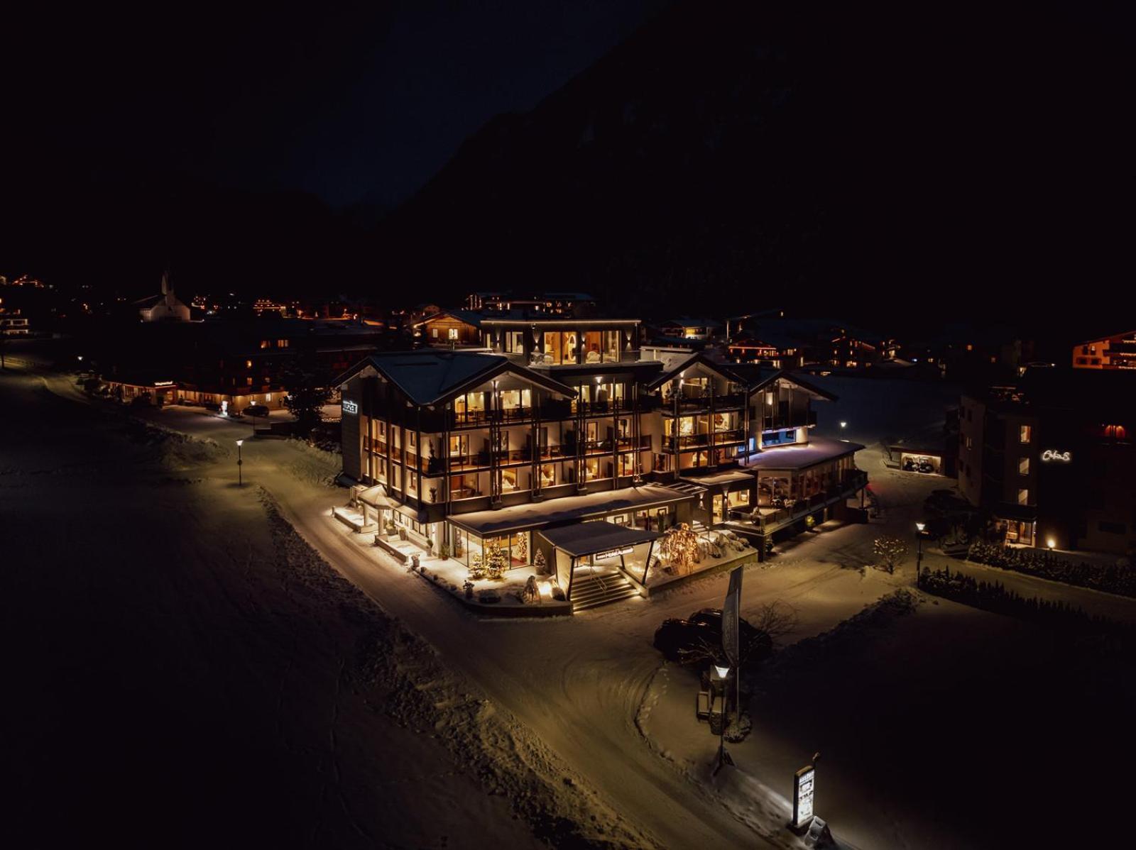 Hotel Auszeit ペルティサウ エクステリア 写真
